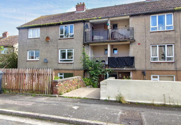 2 bed property, in Barkerland Avenue, £75,000