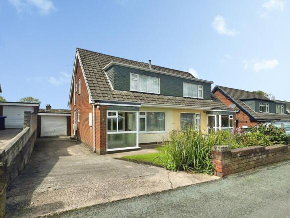 3 bed property, in Pitcher Lane, £225,000