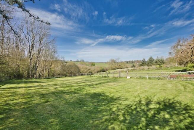 4 bed property, in Broadshard, £750,000