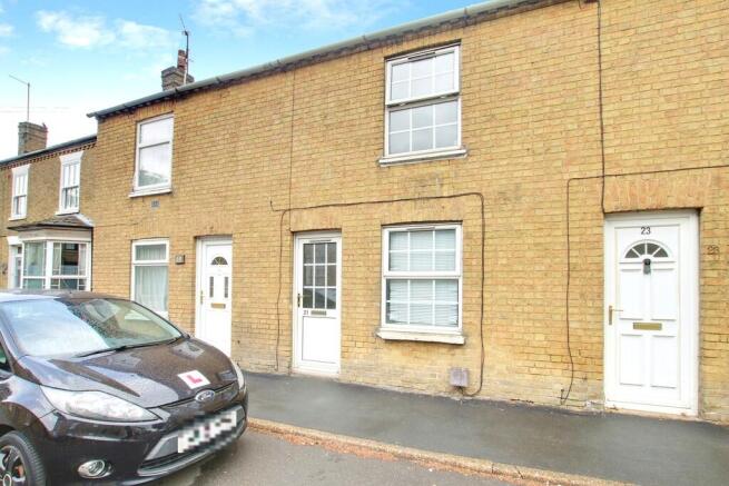 2 bed property, in London Road, £150,000