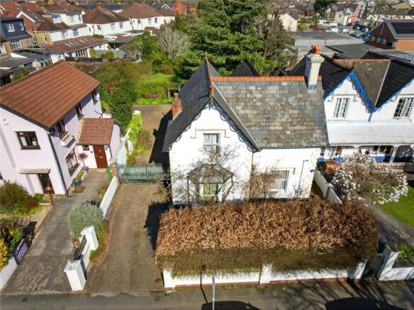 4 bed property, in Penlline Road, £900,000