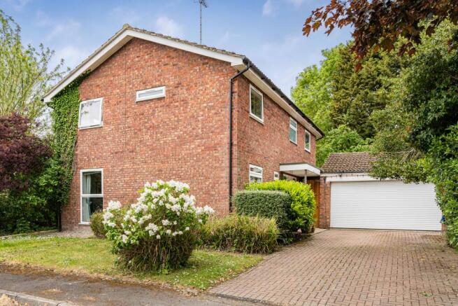 5 bed property, in Stearnes Yard, £750,000