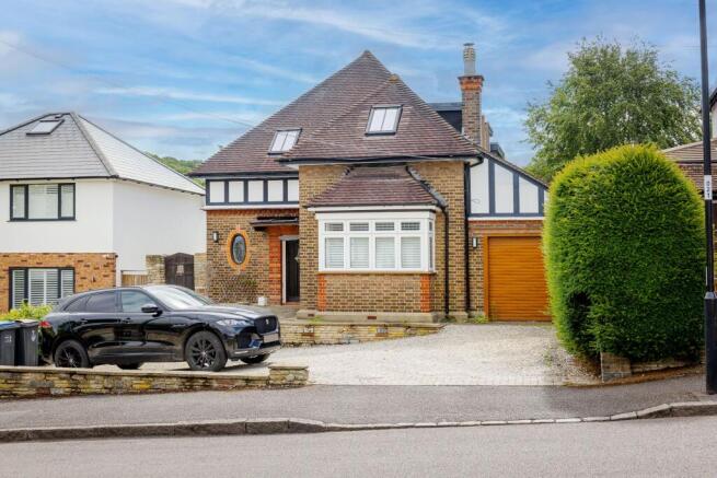 4 bed property, in Beechwood Road, £900,000