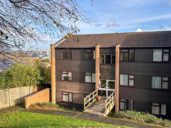 2 bed property, in Briary Road, £160,000
