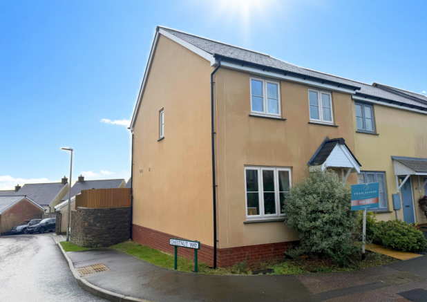 3 bed property, in Beechwood Park, £299,550