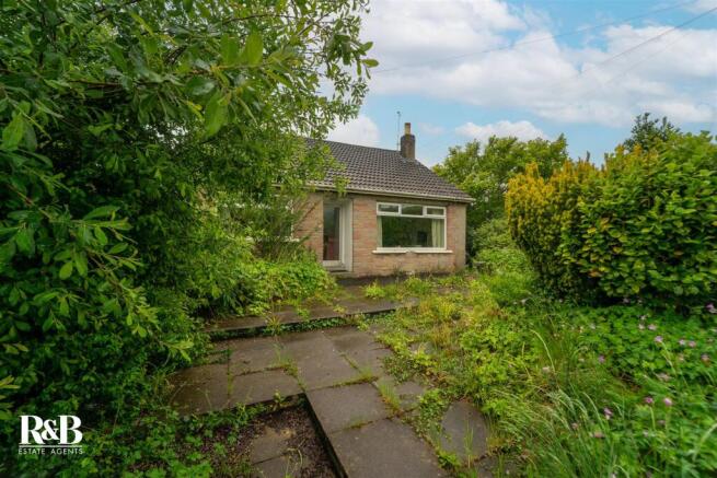 2 bed property, in Arrow Lane, £240,000