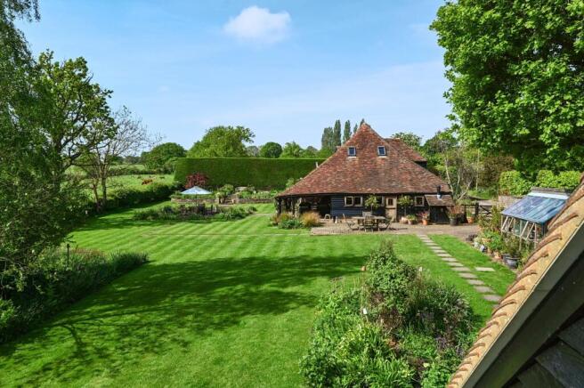 3 bed property, in Kingsgate Lane, £1,100,000