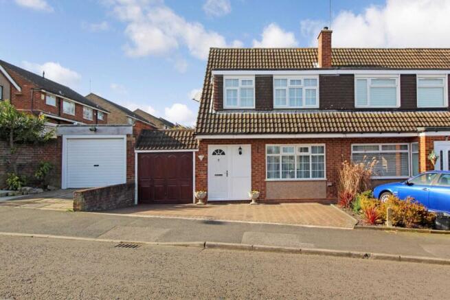 3 bed property, in Hasketon Drive, £320,000