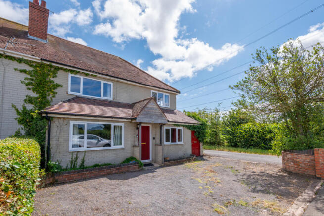 4 bed property, in Efflinch Lane, £360,000
