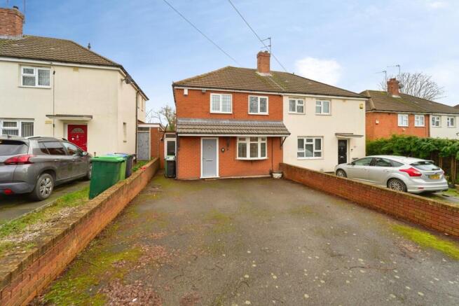 2 bed property, in Birchfield Way, £200,000
