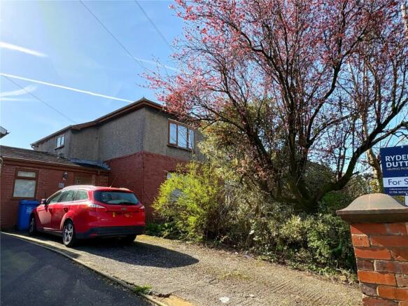 3 bed property, in Bury Old Road, £250,000