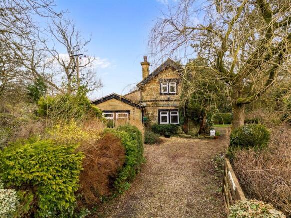 4 bed property, in BB12, £425,000