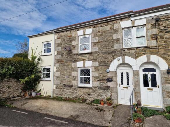 3 bed property, in Nanhayes Row, £295,000