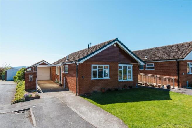2 bed property, in Beaconsfield Park, £369,000