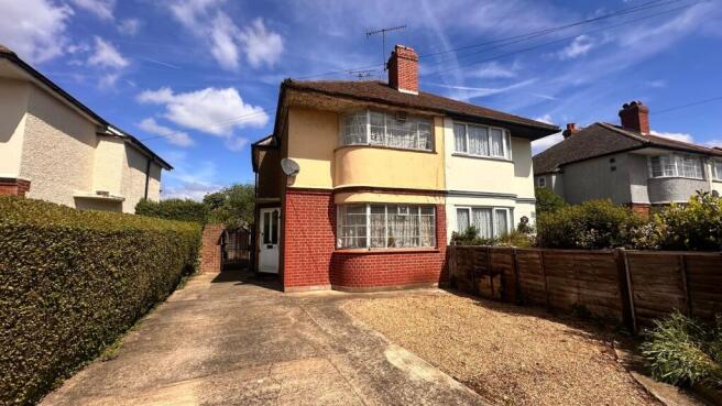 2 bed property, in Kingston Avenue, £395,000