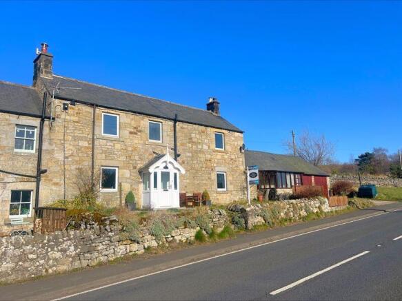 2 bed property, in Rochester, £190,000