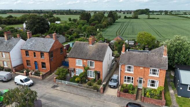 3 bed property, in Main Road, £195,000