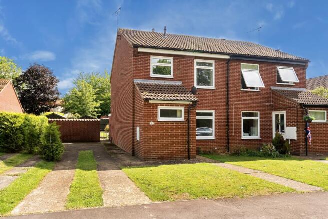 3 bed property, in Grange Road, £190,000