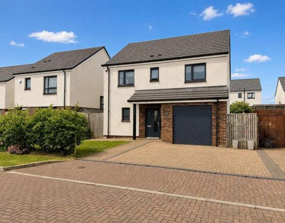 4 bed property, in Davaar Crescent, £285,000