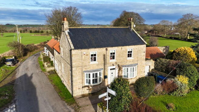 3 bed property, in Fairfield House, £595,000