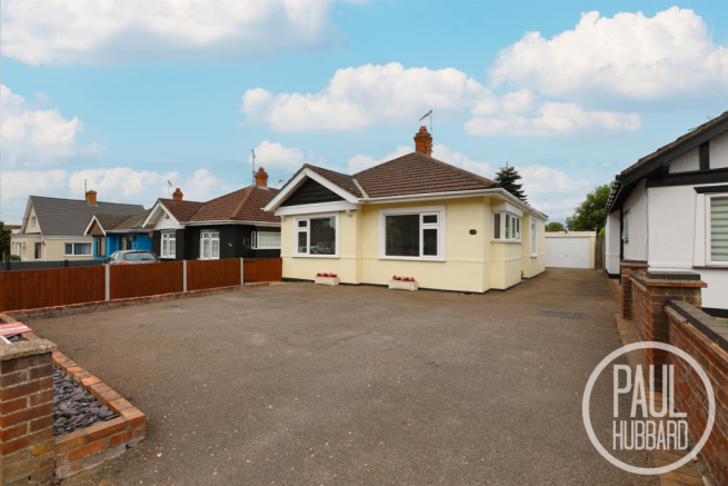 3 bed property, in Normanston Drive, £260,000