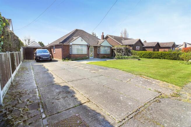 4 bed property, in 9 The Drive, £450,000