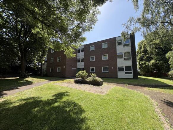 2 bed property, in Rosehill Gardens, £75,000