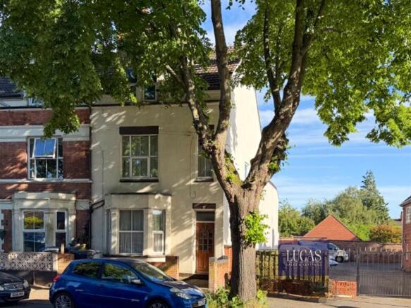 5 bed property, in Broadway, £300,000