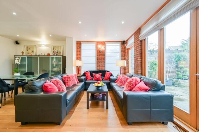 4 bed property, in Osborne Road, £1,600,000