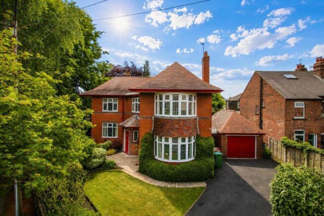 4 bed property, in Carleton Park Avenue, £550,000