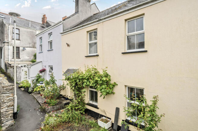 3 bed property, in Fore Street, £150,000