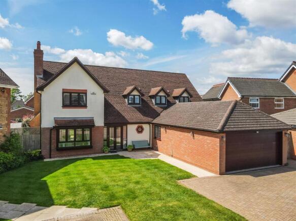 5 bed property, in Linton Avenue, £1,100,000