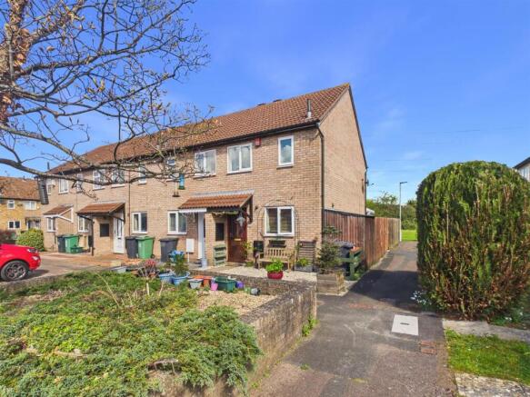 2 bed property, in Saylittle Mews, £237,500