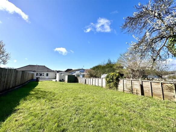 2 bed property, in Cot Hill, £329,950