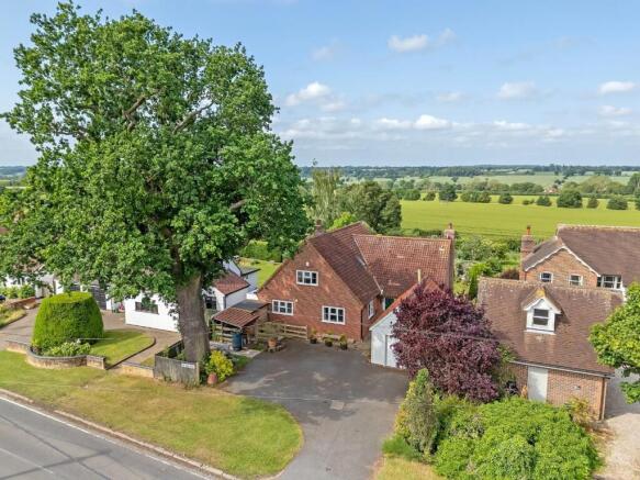 3 bed property, in Chelmsford Road, £680,000