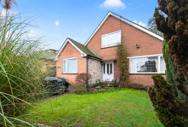 3 bed property, in Chestnut Wood Lane, £600,000