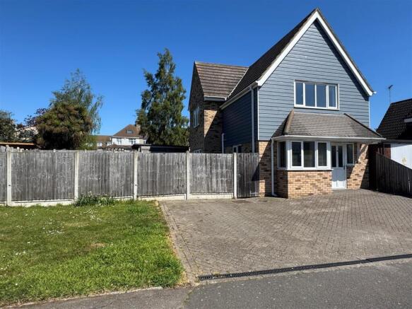 3 bed property, in Nevern Road, £485,000
