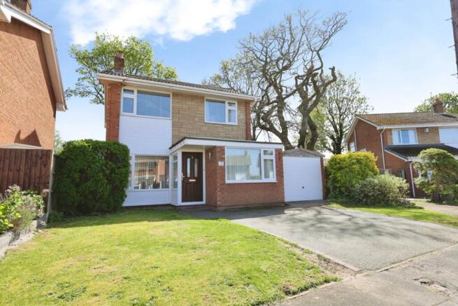 3 bed property, in Harris Close, £300,000