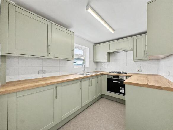 2 bed property, in Gillingham Road, £250,000