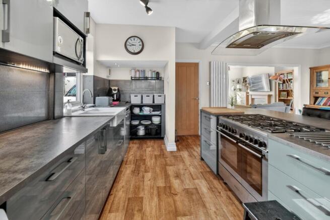 3 bed property, in North Lane, £425,000