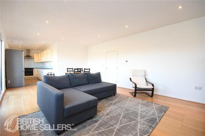 2 bed property, in Baddow Road, £290,000