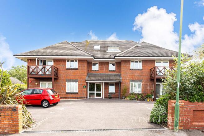 2 bed property, in Penrith Road, £300,000