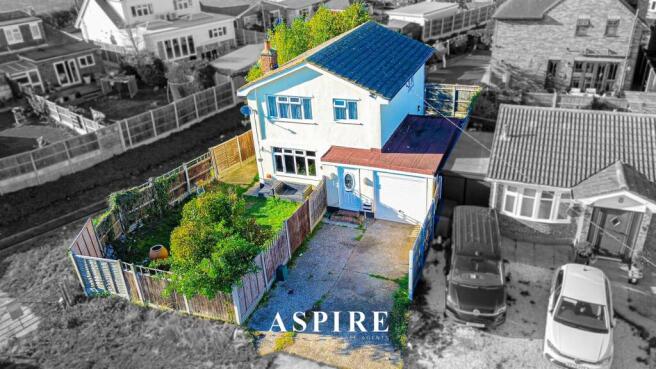 3 bed property, in Caro Road, £325,000