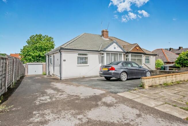 2 bed property, in Thurley Road, £165,000