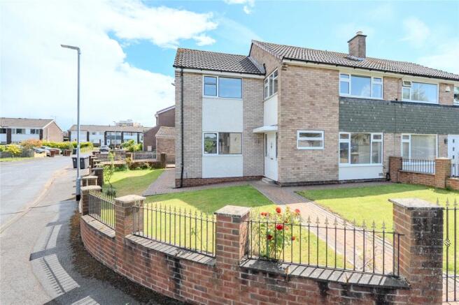 4 bed property, in Primley Park Drive, £450,000
