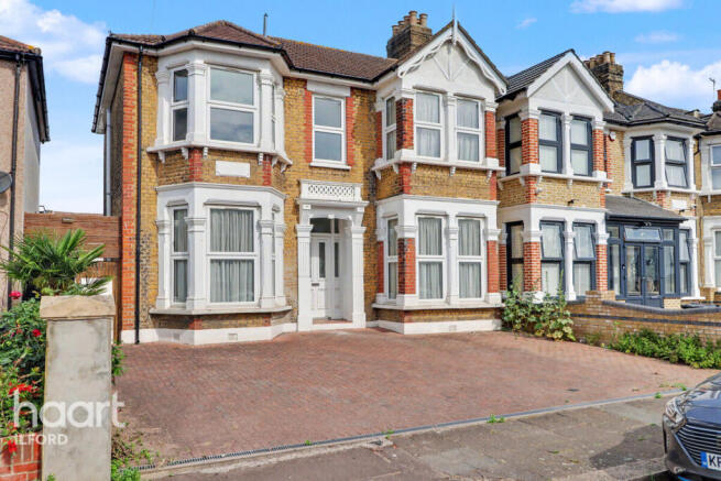 5 bed property, in Courtland Avenue, £890,000