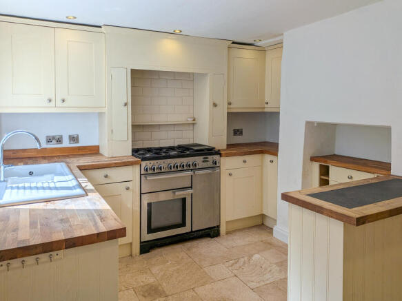 3 bed property, in Jockey Cottages, £260,000