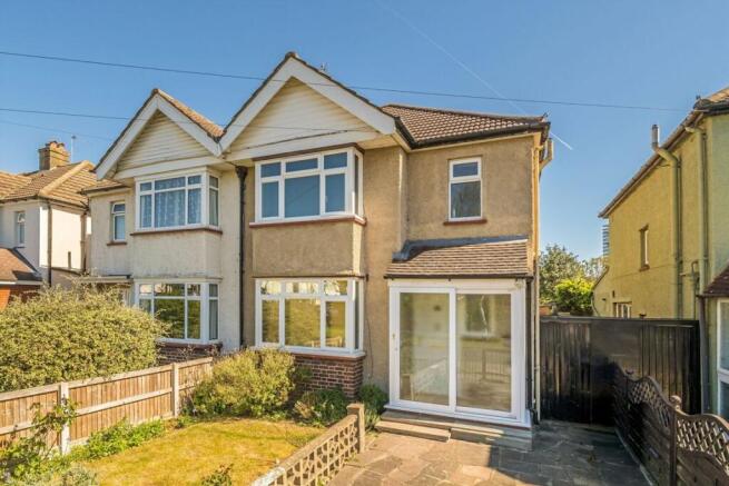 3 bed property, in Princes Avenue, £550,000