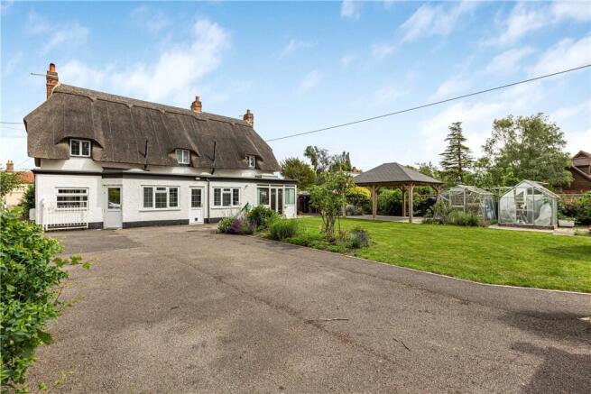 4 bed property, in High Street, £875,000