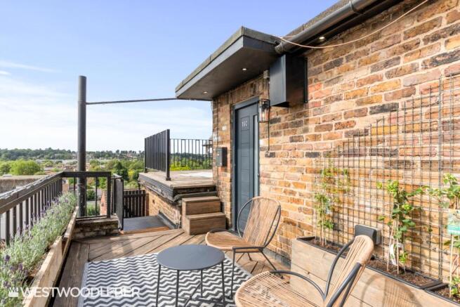 2 bed property, in Collett Road, £325,000